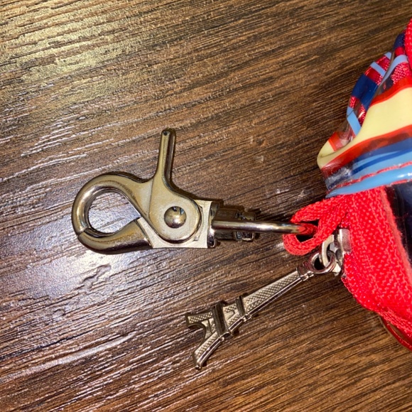 NEW STRIPED PLASTIC MAKEUP COSMETIC BAG EIFFEL TOWER CHARM - Picture 2 of 7